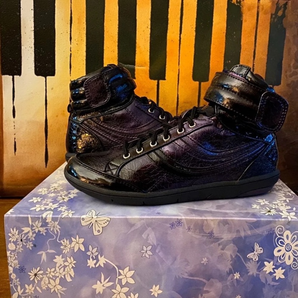 Women’s purple Hi-Top sneakers